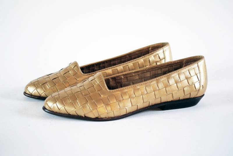 Goldene Basket Weave Leder Spitz Loafers Wohnungen 7.5, 8 von ACTIONVINTAGE
