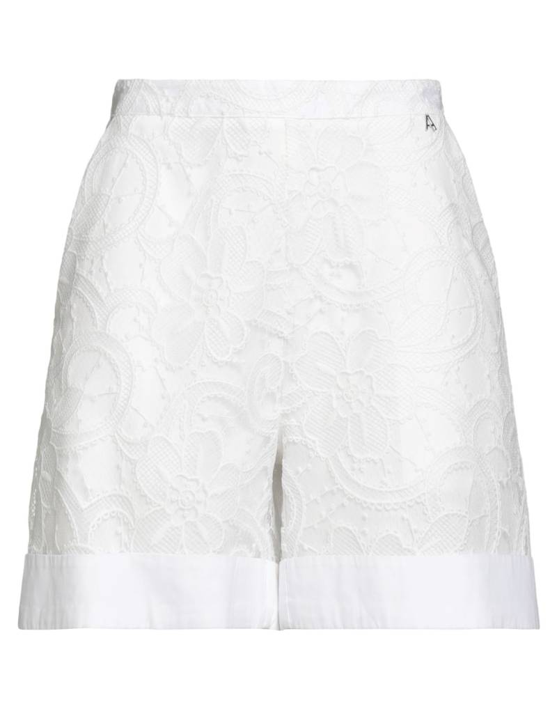 ACTITUDE by TWINSET Shorts & Bermudashorts Damen Weiß von ACTITUDE by TWINSET