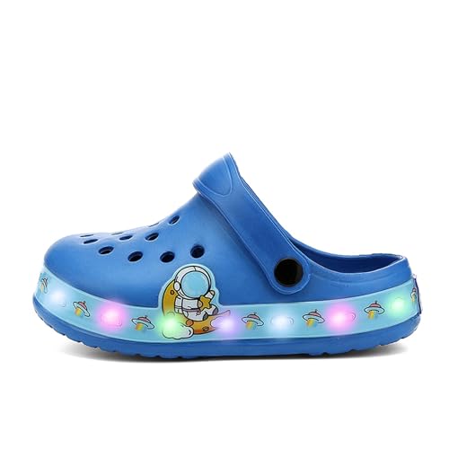 Kinder LED Clogs Sommer Hausschuhe Niedliche Leichte Strand Sandalen Jungen Mädchen Dinosaurier Gartenarbeit Clogs Gummi Hausschuhe Kinder LED Clogs Sommer Hausschuhe Niedliche Leichte Strand Sandalen Jungen Mädchen Dinosaurier Gartenarbeit Clogs Gummi Hausschuhe von ACosySch