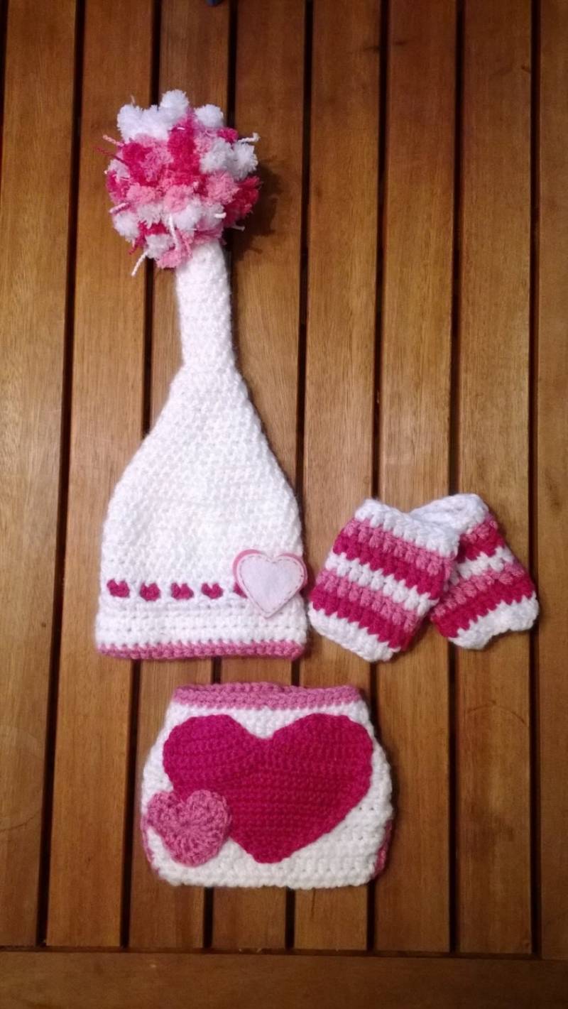 Valentine Pom Pom-Mütze-Set von ACrochetDesigns