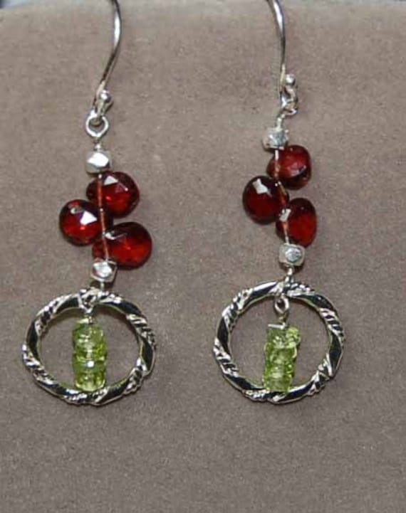 Peridot Und Granat Edelstein Ohrringe Peridot Und Granat Edelstein Ohrringe von ADDbyRain