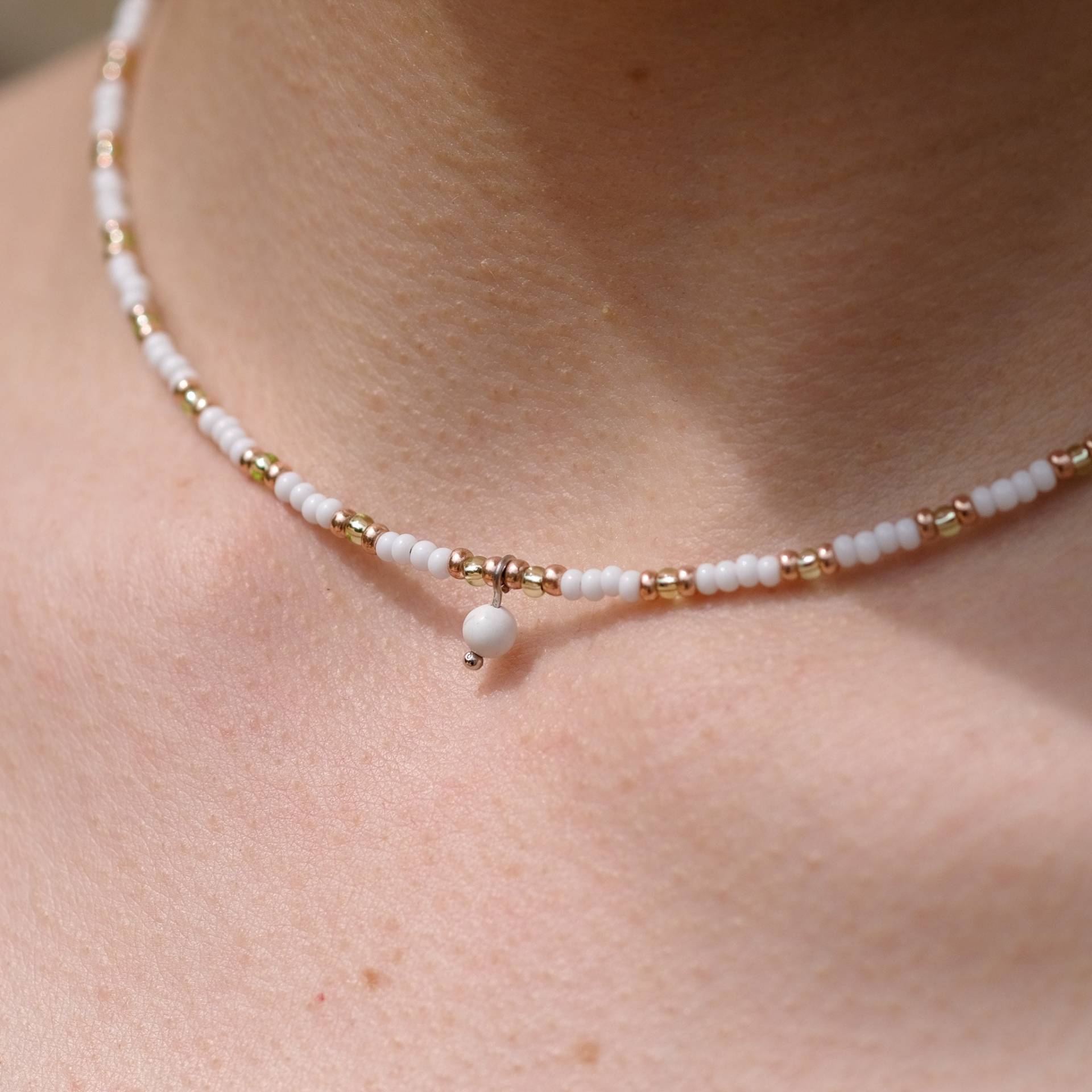 Halskette Boho Perlenkette "Howlith" von ADHDPopupStore