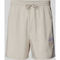 ADIDAS SPORTSWEAR Regular Fit Shorts mit Logo-Stitching in Sand, Größe XXL ADIDAS SPORTSWEAR Regular Fit Shorts mit Logo-Stitching in Sand, Größe XXL von ADIDAS SPORTSWEAR