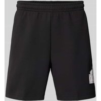 ADIDAS SPORTSWEAR Regular Fit Sweatshorts mit Label-Detail in Black, Größe M von ADIDAS SPORTSWEAR