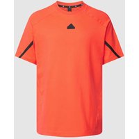 ADIDAS SPORTSWEAR T-Shirt mit Label-Patch in Rot, Größe M von ADIDAS SPORTSWEAR