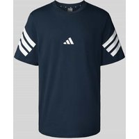 ADIDAS SPORTSWEAR T-Shirt mit Label-Print in Dunkelblau, Größe XXL ADIDAS SPORTSWEAR T-Shirt mit Label-Print in Dunkelblau, Größe XXL von ADIDAS SPORTSWEAR