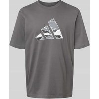 ADIDAS SPORTSWEAR T-Shirt mit Label-Print in Mittelgrau, Größe M von ADIDAS SPORTSWEAR