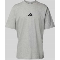 ADIDAS SPORTSWEAR T-Shirt mit Label-Stitching in Hellgrau, Größe XXL von ADIDAS SPORTSWEAR