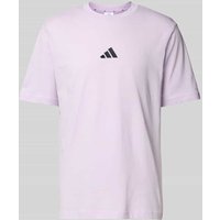 adidas Sportswear T-Shirt mit Label-Stitching und Rundhalsausschnitt in Lavender, Größe XL von adidas Sportswear
