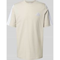 ADIDAS SPORTSWEAR T-Shirt mit Label-Stitching und Rundhalsausschnitt in Offwhite, Größe M ADIDAS SPORTSWEAR T-Shirt mit Label-Stitching und Rundhalsausschnitt in Offwhite, Größe M von ADIDAS SPORTSWEAR