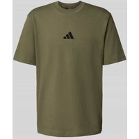 ADIDAS SPORTSWEAR T-Shirt mit Label-Stitching und Rundhalsausschnitt in Oliv, Größe XXL ADIDAS SPORTSWEAR T-Shirt mit Label-Stitching und Rundhalsausschnitt in Oliv, Größe XXL von ADIDAS SPORTSWEAR