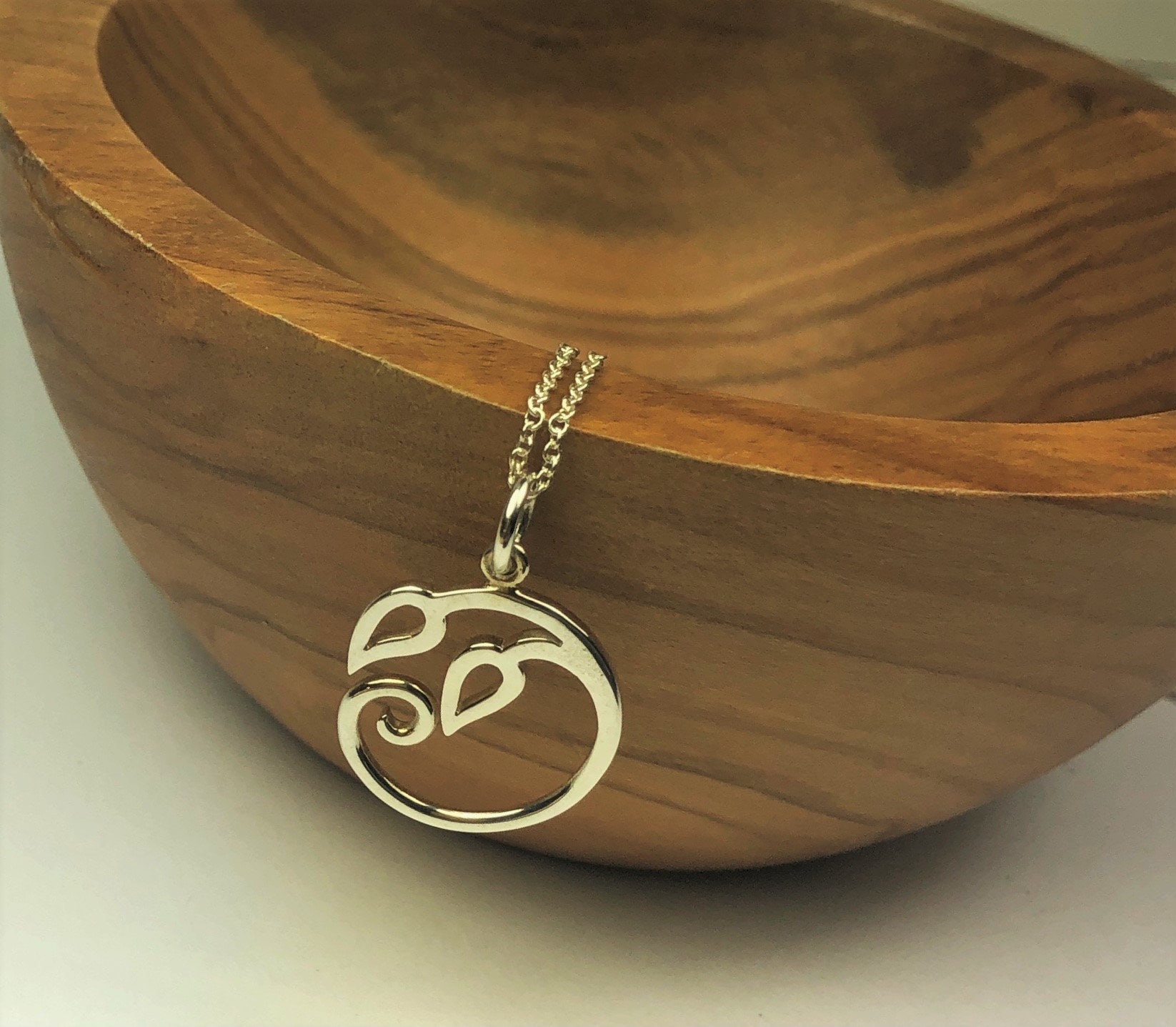 Halskette Anhänger, Sterling Silber, Petit Blätter Und Wirbel, Einfach, Natur, Minimalistisch Halskette Anhänger, Sterling Silber, Petit Blätter Und Wirbel, Einfach, Natur, Minimalistisch von ADORNMENTSCOLLECTION