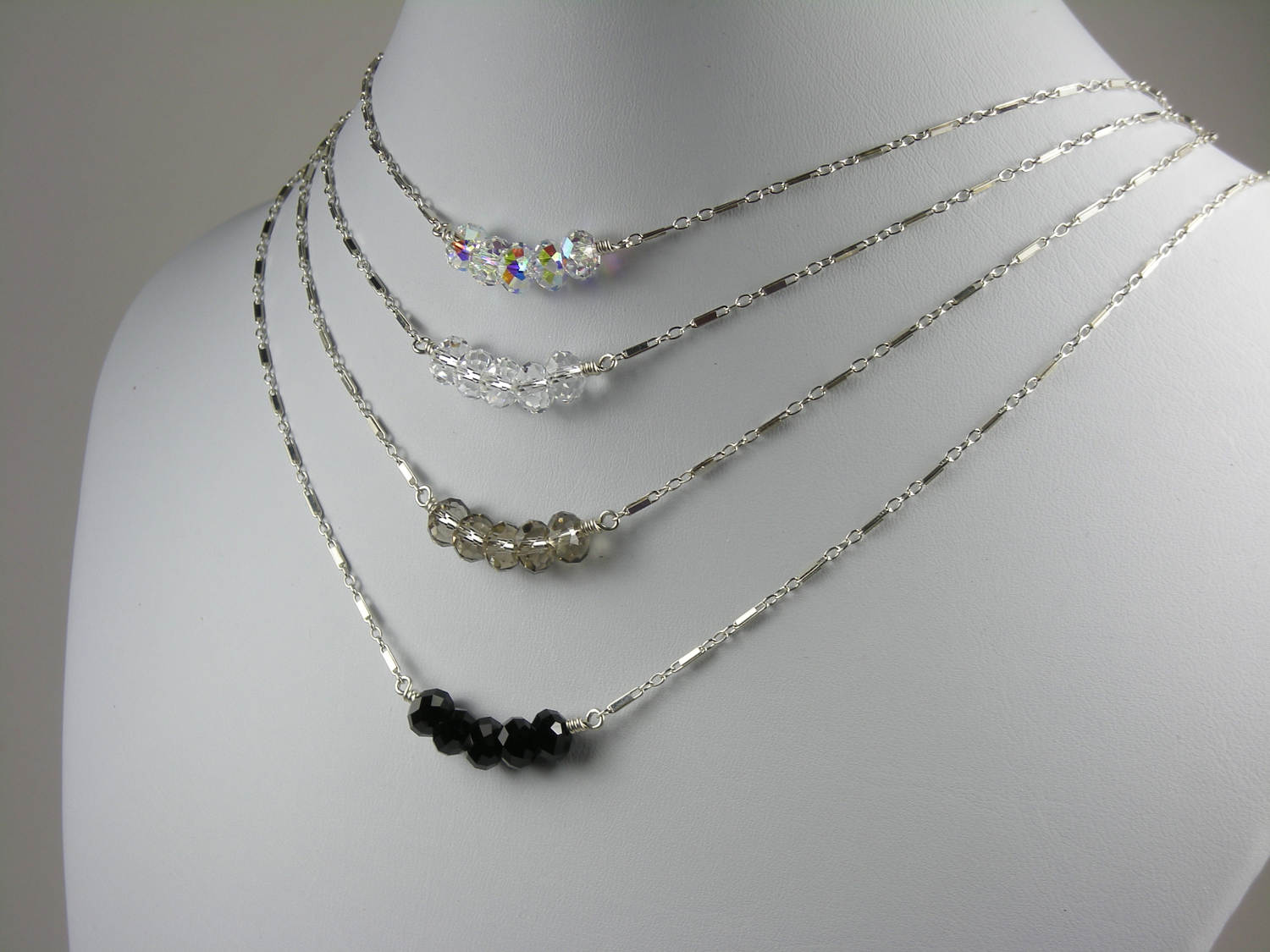 Minimalist Halsketten Von Swarovski-Kristallen, Clear Ab, Clear, Smokey Grey, Jet Black Minimalist Halsketten Von Swarovski-Kristallen, Clear Ab, Clear, Smokey Grey, Jet Black von ADORNMENTSCOLLECTION