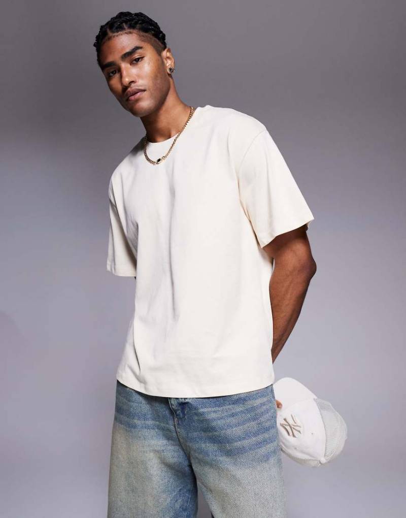 ADPT - Kastiges Oversize-T-Shirt in Cremeweiß von ADPT