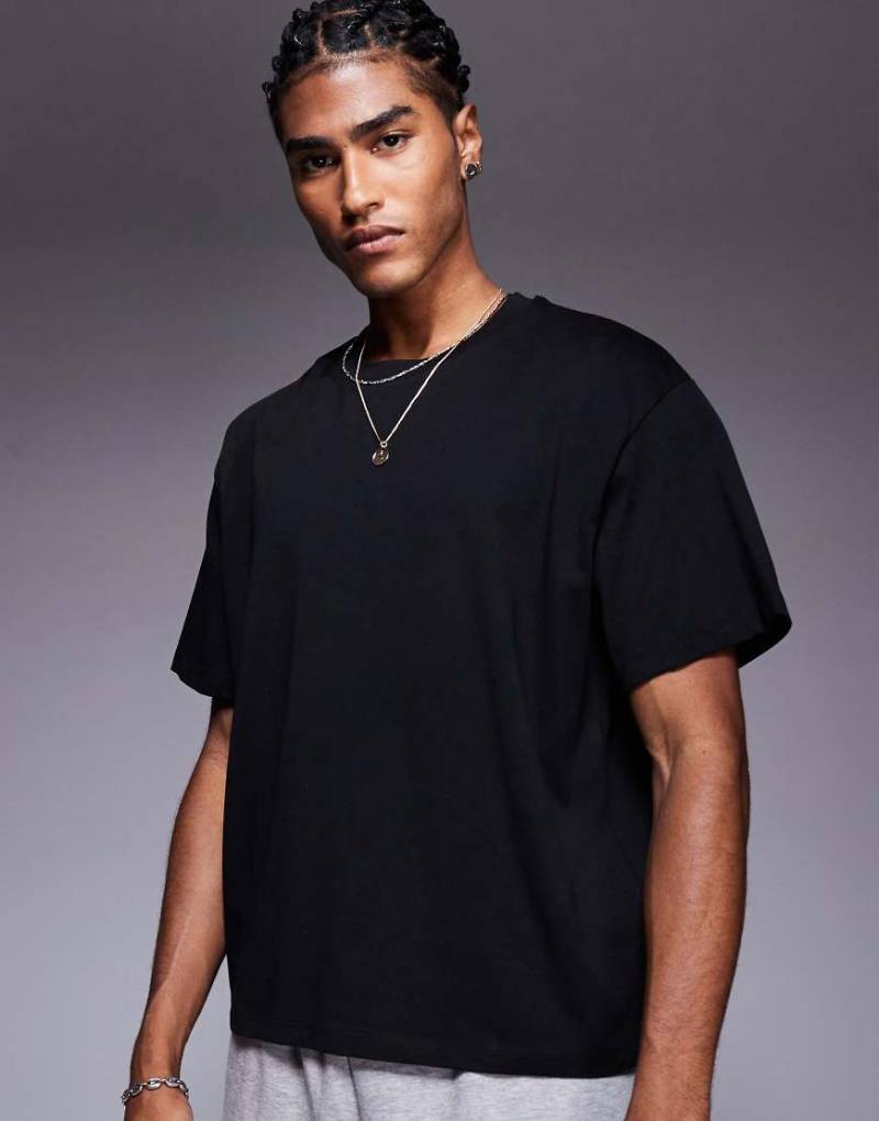 ADPT - Kastiges Oversize-T-Shirt in Schwarz ADPT - Kastiges Oversize-T-Shirt in Schwarz von ADPT