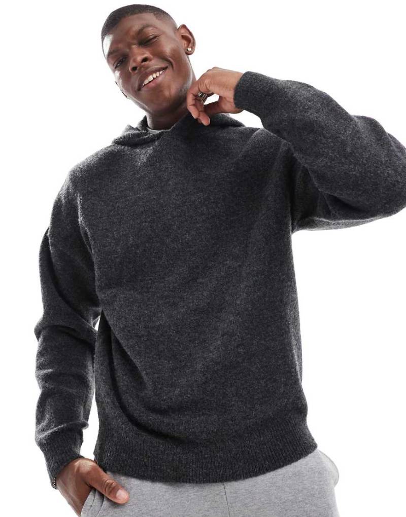 ADPT - Oversize-Kapuzenpullover aus Strick in Grau ADPT - Oversize-Kapuzenpullover aus Strick in Grau von ADPT
