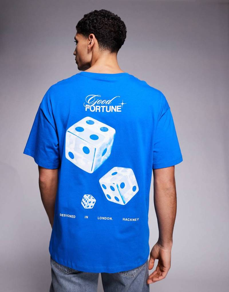 ADPT - Oversize-T-Shirt in Blau mit Würfelprint auf dem Rücken von ADPT