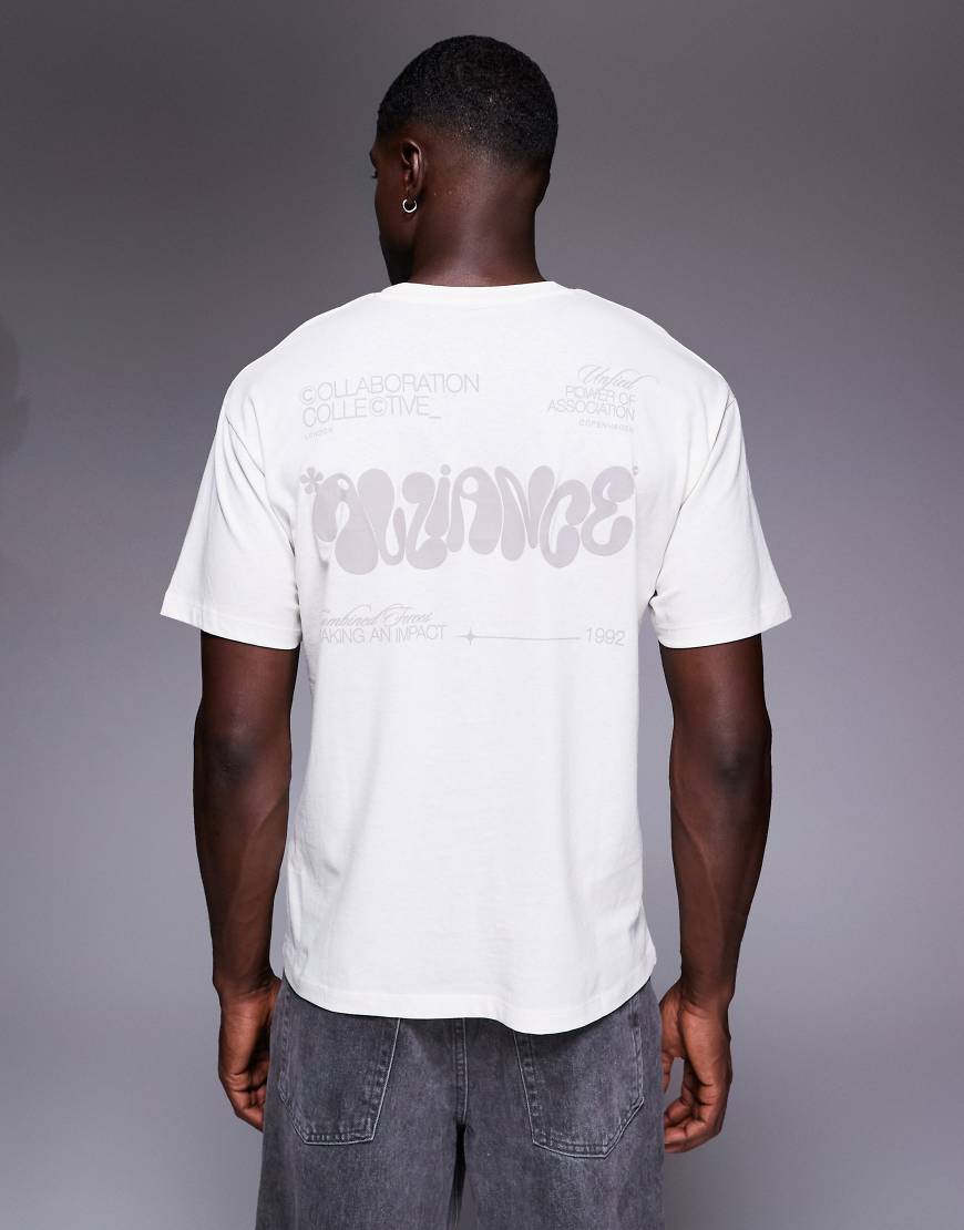 ADPT - Oversize-T-Shirt in Creme mit „Alliance"-Print auf dem Rücken-Weiß ADPT - Oversize-T-Shirt in Creme mit „Alliance"-Print auf dem Rücken-Weiß von ADPT