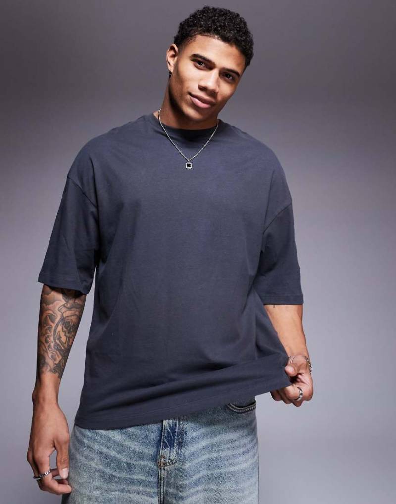 ADPT - Oversize-T-Shirt in Dunkelgrau von ADPT