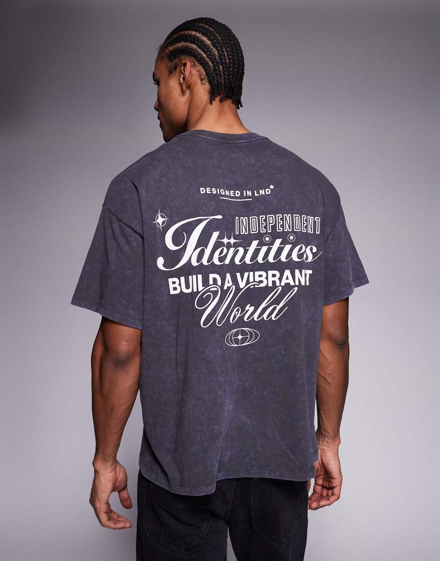 ADPT - Oversize-T-Shirt in verwaschenem Schwarz mit „Identities"-Rückenprint-Grau von ADPT