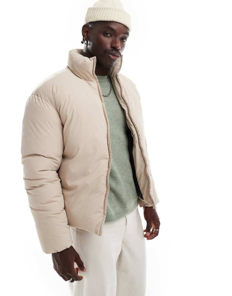 ADPT - Pufferjacke in Beige mit kurzem Schnitt-Neutral von ADPT