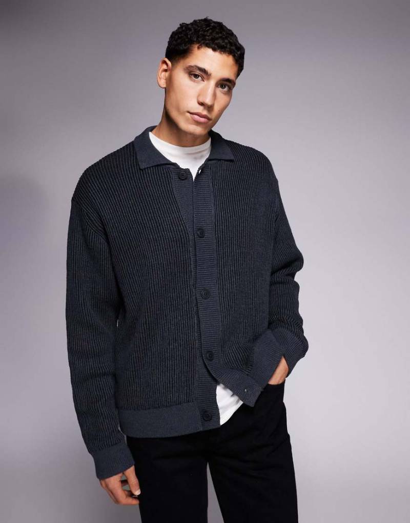 ADPT - Strickjacke in Grau mit Kragen von ADPT