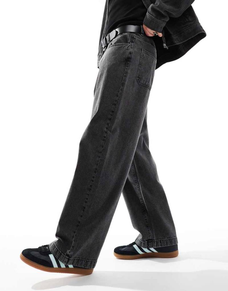 ADPT - Superweite Jeans in verwaschenem Grau von ADPT