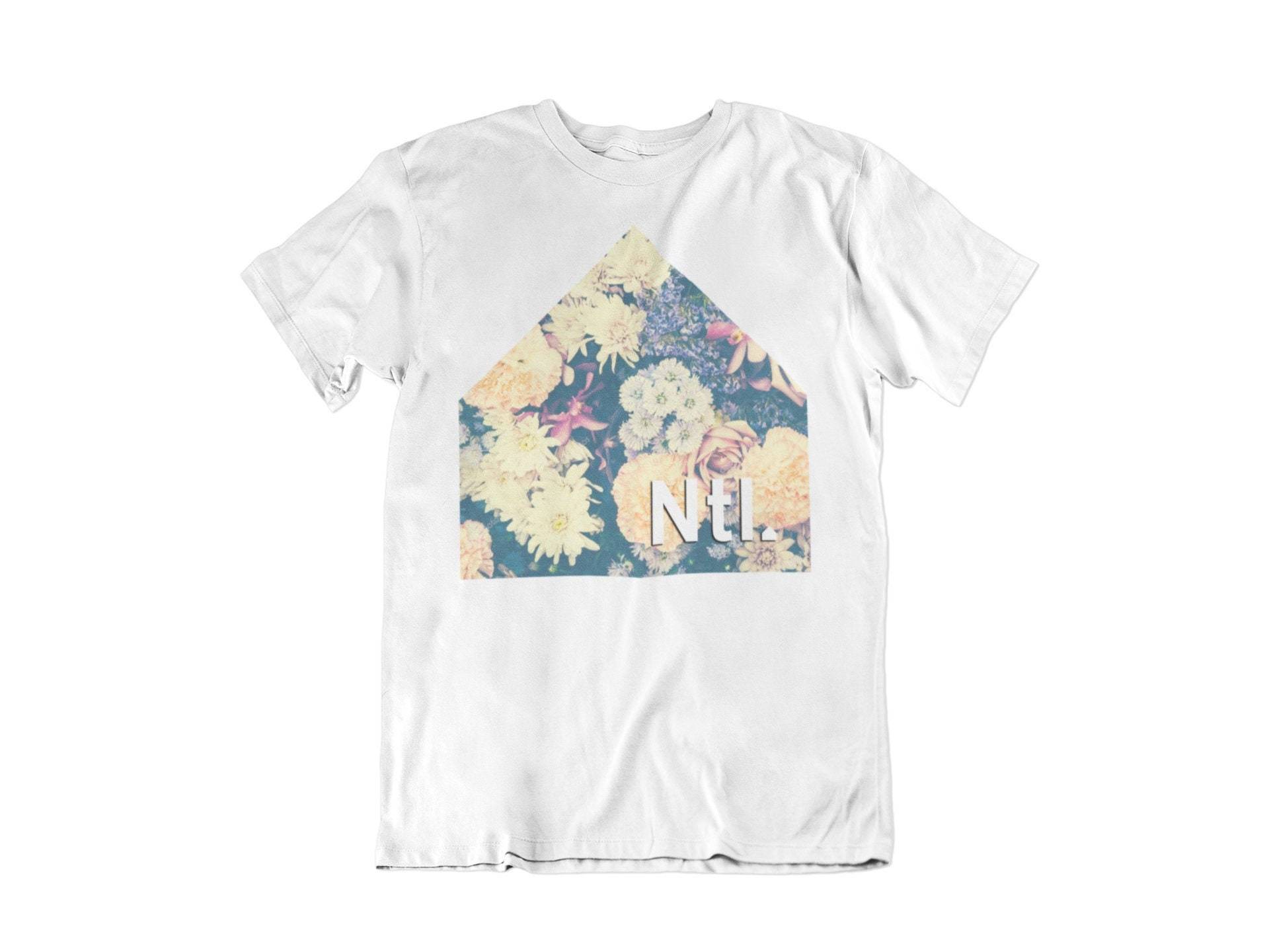 Das National Flowers Tshirt Das National Flowers Tshirt von ADZdesigns