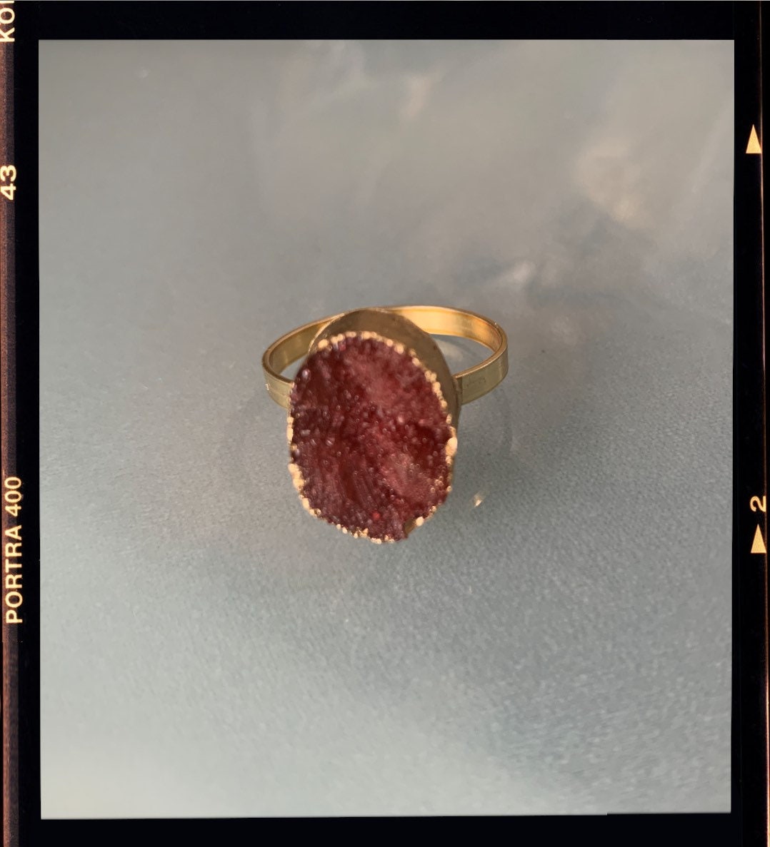 Wurzelchakra Jaspis Und Gold Harz Geode Ring Wurzelchakra Jaspis Und Gold Harz Geode Ring von ADabbleHereAndThere