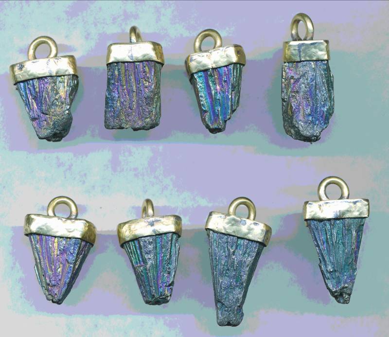 S A L E Beautiful Rainbow Pyrit Anhänger - Handgefertigt in U von ADadornments