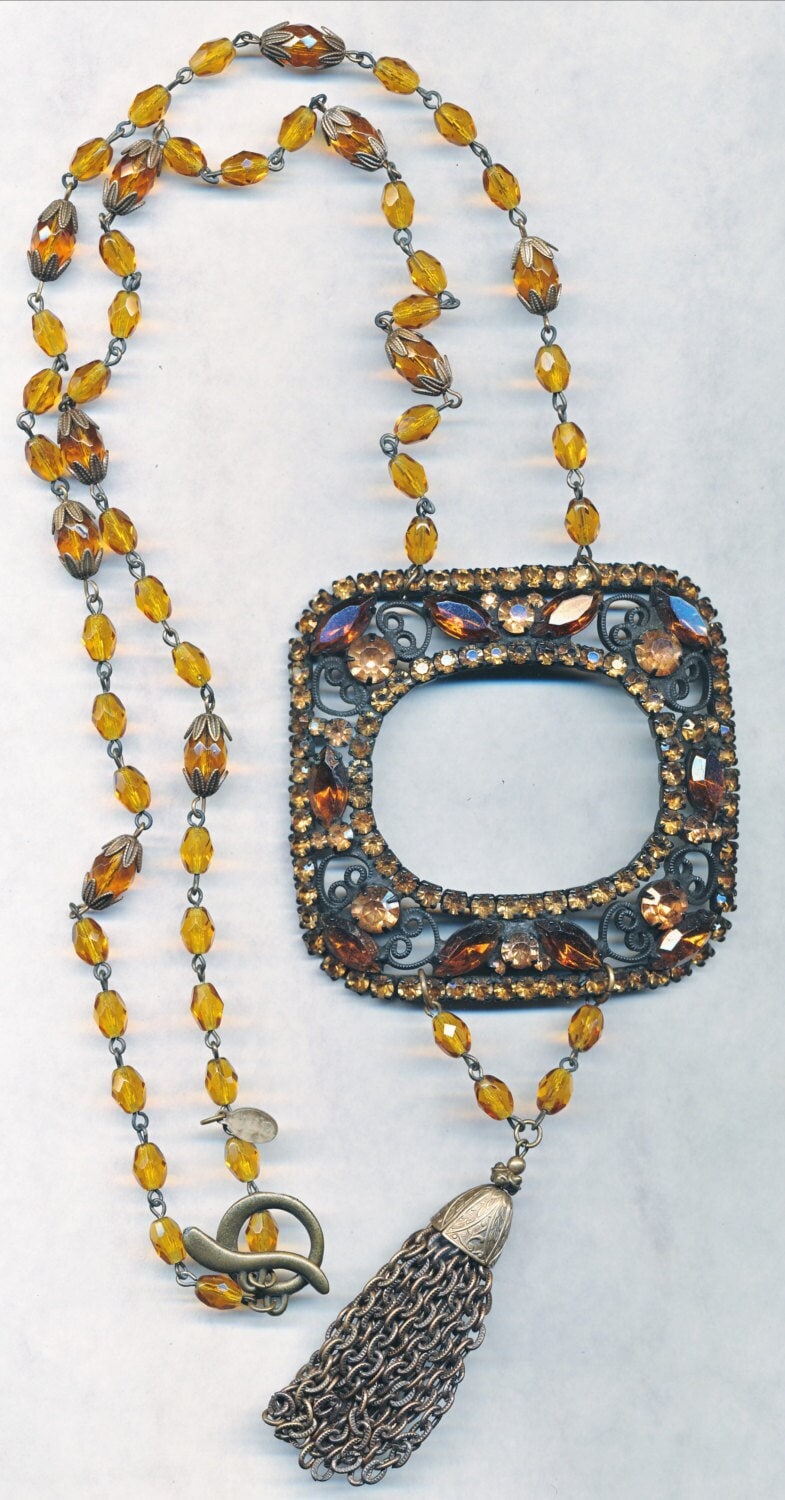 S A L E Tolle Vintage Strass Schnalle Halskette Schöne Topas Steine Und Quaste von ADadornments