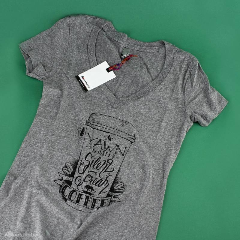 Scream For Coffee T-Shirt Mit V-Ausschnitt Scream For Coffee T-Shirt Mit V-Ausschnitt von ADaesthetic