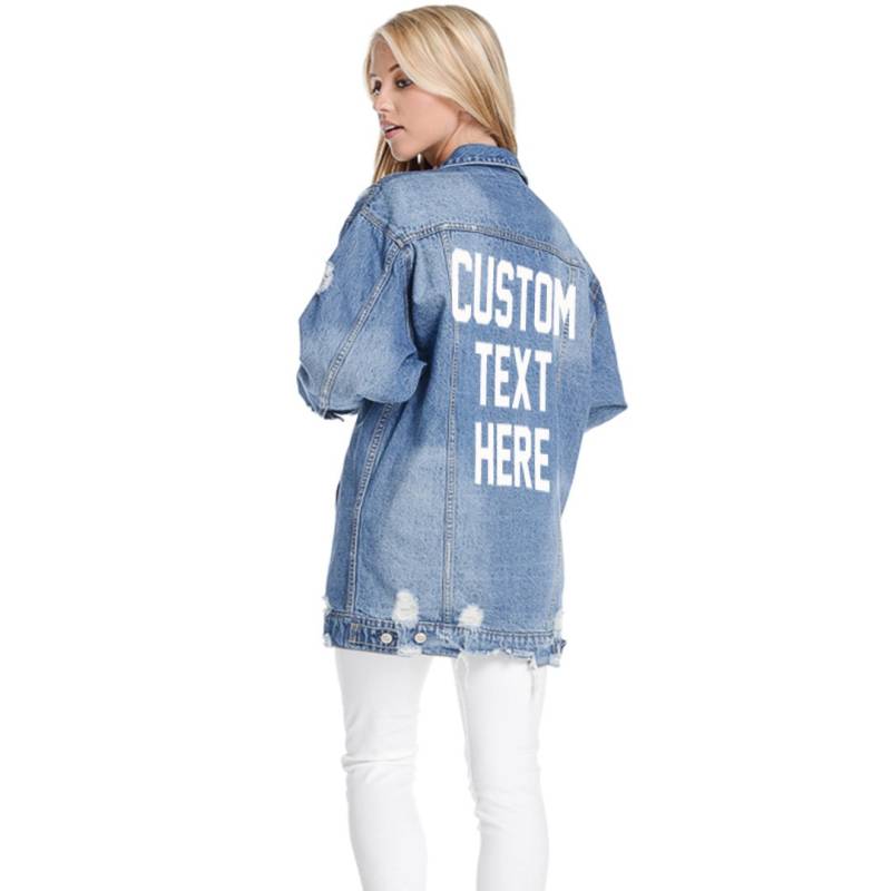 Custom Text Lange Übergroße Jeansjacke Mid-Wash Vintage Inspirierte Und Distressed Oberbekleidung Jacke Custom Text Jeans von ADashofChic