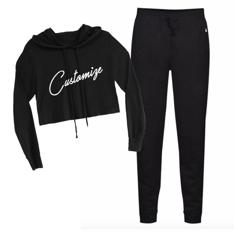 Custom Text Soft Fleece Langarm Crop Sweatshirt Und Schwarze Jogger Hosen Set Individuell Kapuze Schwarz Pullover Reise von ADashofChic