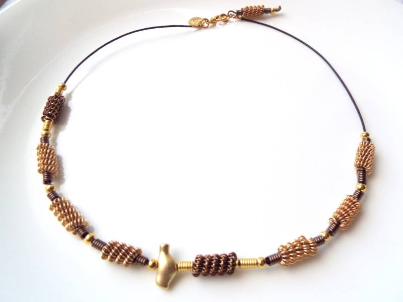 Gold Farbe Draht Halskette. Vogel-Anhänger-Halskette. Leder Halsband. Draht-Arbeit-Halskette von ADesignJewelry