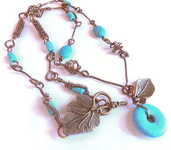 Türkis Perlen Halskette Mit Draht Umwickelt. Lange Anhänger von ADesignJewelry
