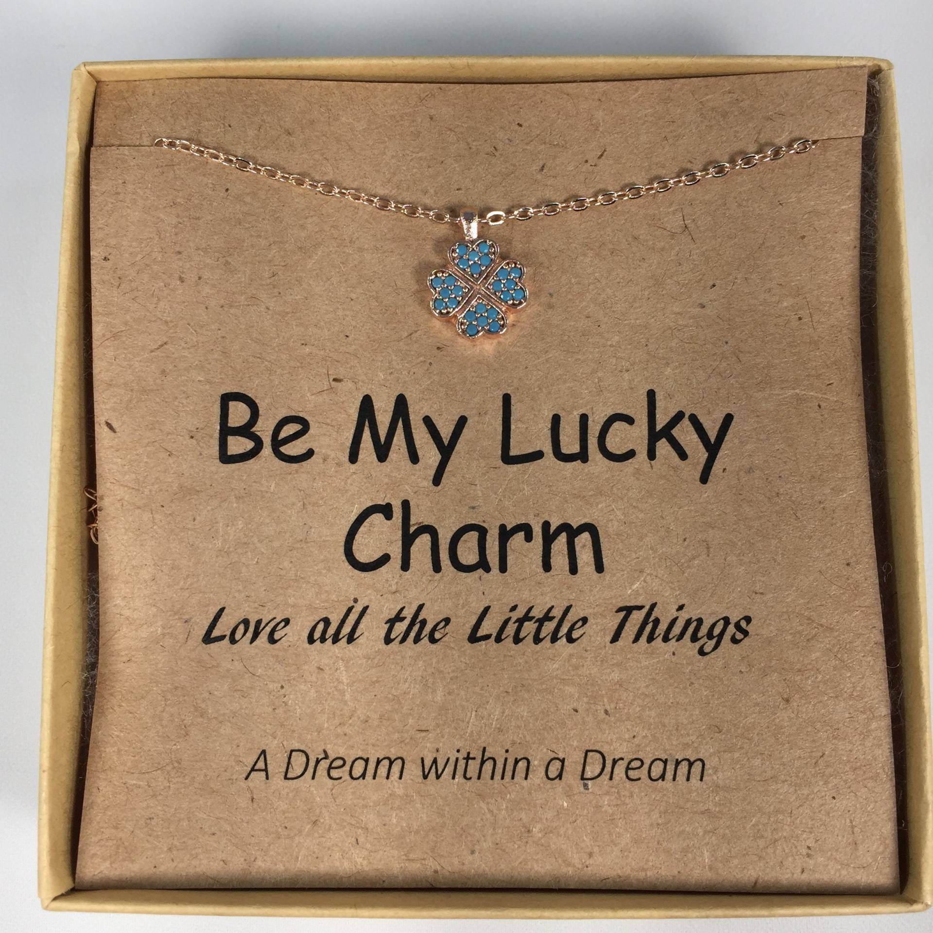 Vierblättrige Kleekette, Naturschmuck, Glücksschmuck, Glückskette, Blauer Edelstein Vierblättriges Kleeblatt Halskette, Zierliche Schmuck von ADreamWithinaDreamCo