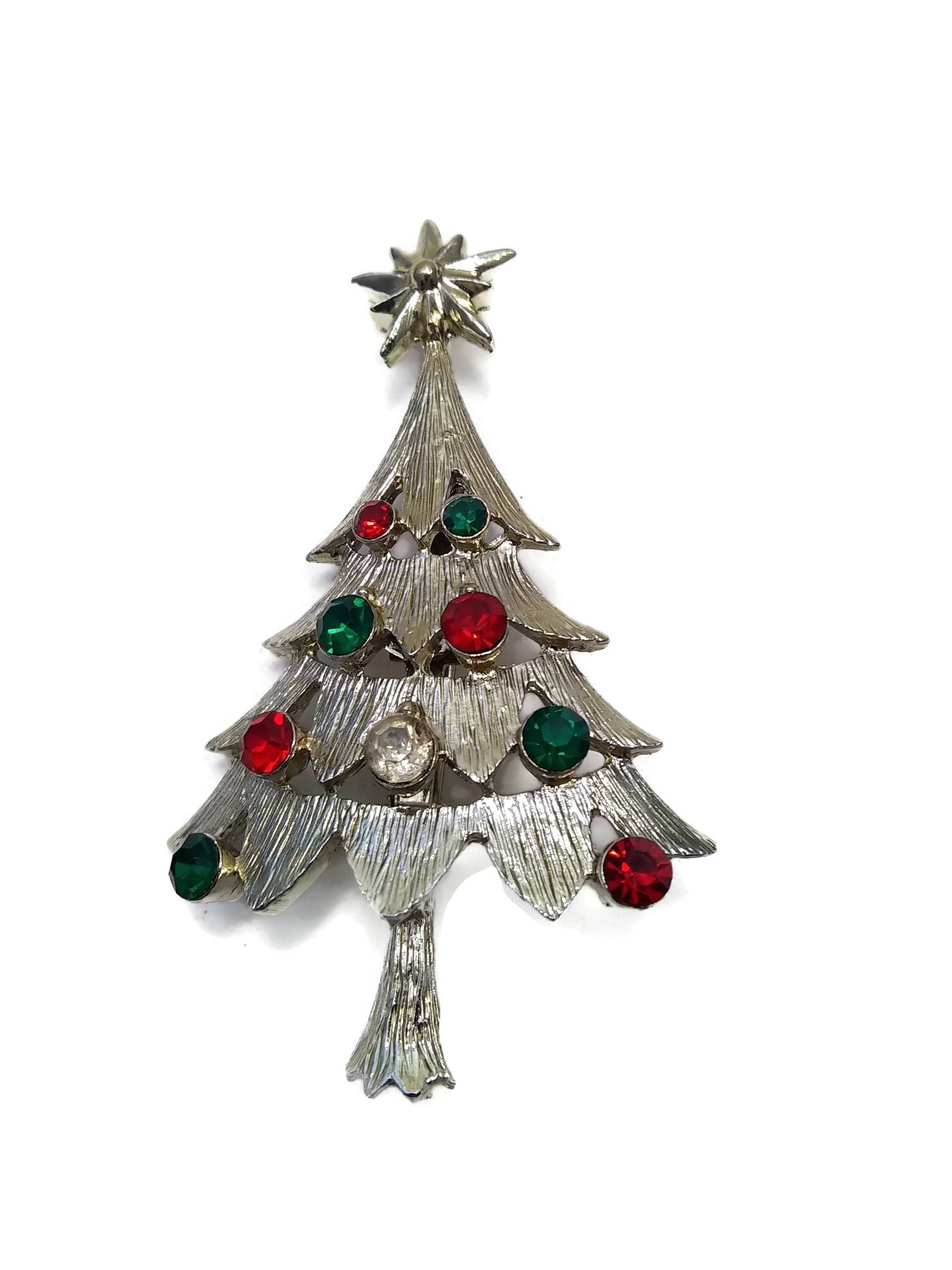 1971 Vintage Corel Silber Ton Weihnachtsbaum Brosche. Mit Rubinroten, Smaragdgrünen Und Kristallklaren Strasssteinen. Corel Hallmark Auf Der von ADreamersCarnival