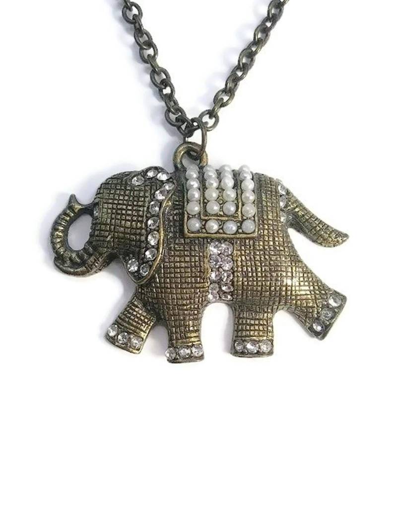 Bronzefarbener Elefant Anhänger Mit Klaren Strasssteinen Und Kunstperlen An Einer 30-Zoll Bronzefarbenen Kette. Vintage Halskette von ADreamersCarnival