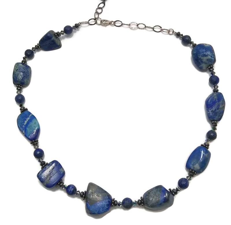 Chunky Vintage Lapis Lazuli Silberfarbene Halskette Mit Trommelsteinen Und Perlen. Karabinerverschluss. Blaue Steinperlen. Perlen Halskette von ADreamersCarnival