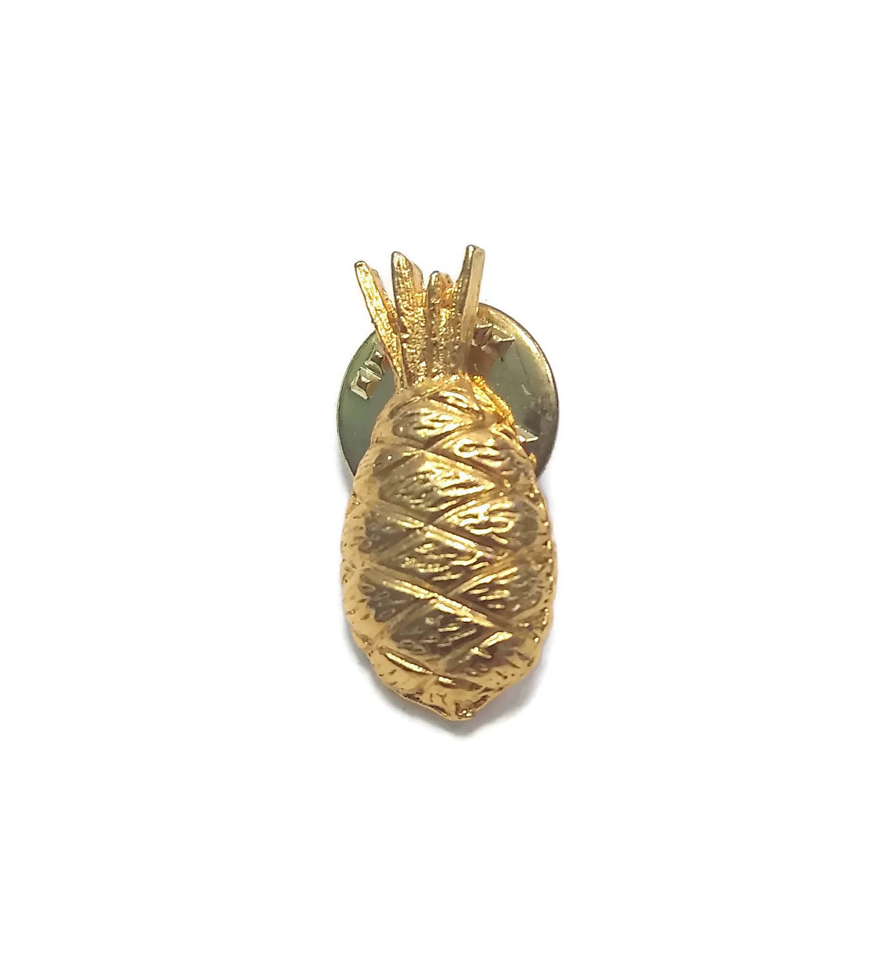 Kleine Vintage Gold Ton Ananas Anstecknadel, Krawattennadel von ADreamersCarnival