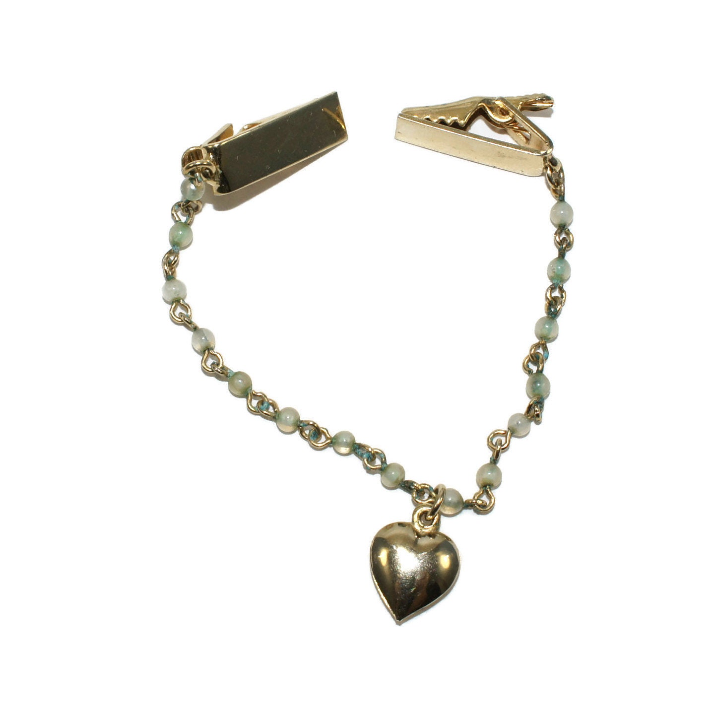 Vintage Gold Ton Und Glas Perlen Schal Clip Mit Kleinem Hauch Herz Anhänger. Kleiderclip, Pulloverclip von ADreamersCarnival