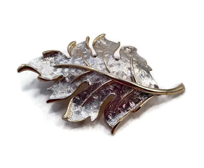Vintage Gold - Und Silber-Ton Kramer Winkende Blatt-Brosche. Punziert Kramer Vintage Gold - Und Silber-Ton Kramer Winkende Blatt-Brosche. Punziert Kramer von ADreamersCarnival