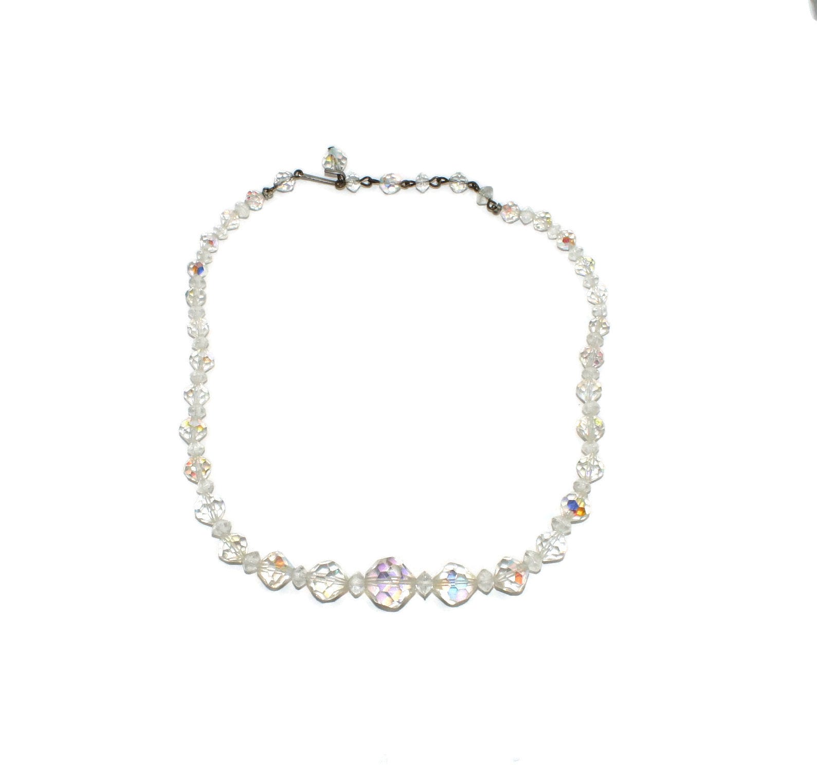 Vintage Graduierte Kristall Und Goldfarbene Metallperlen 14 Bis 16 Zoll Verstellbare Halskette Mit Hakenverschluss von ADreamersCarnival