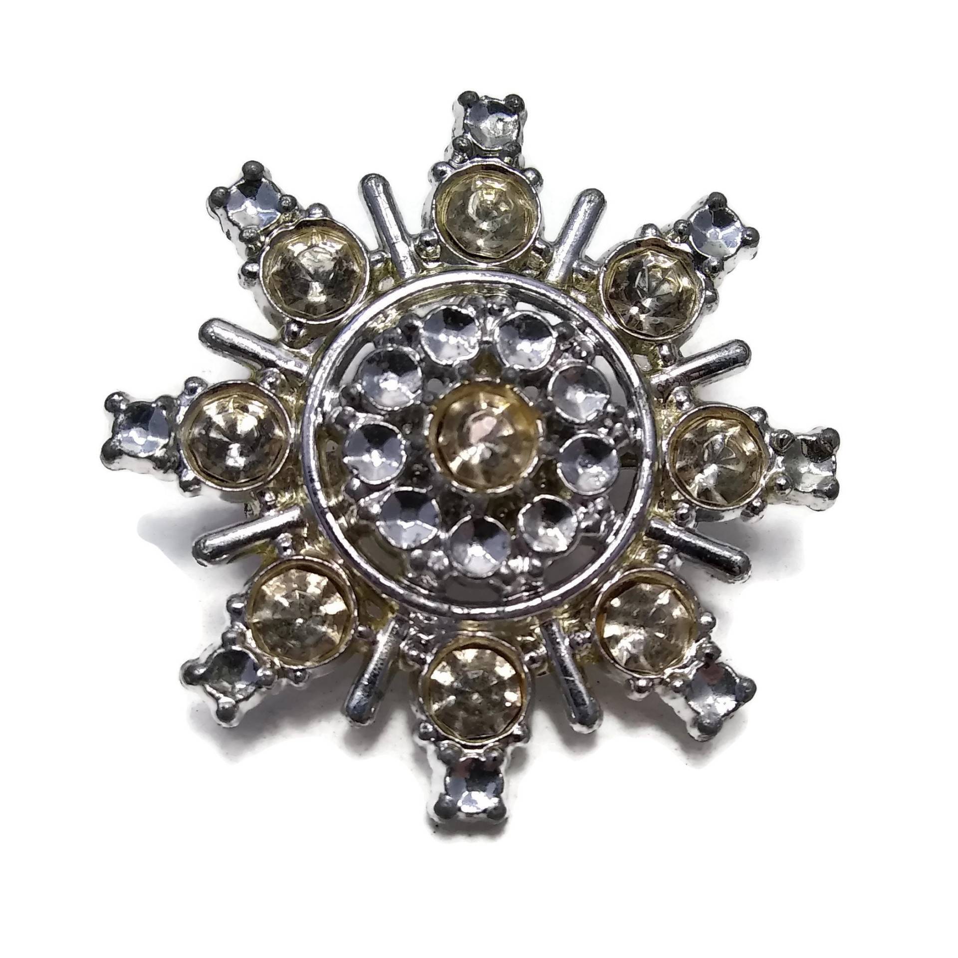 Vintage Mid-Century Silber Ton Und Klare Strass Schneeflocke. Strahlendes Design Brosche. Winterzeit von ADreamersCarnival