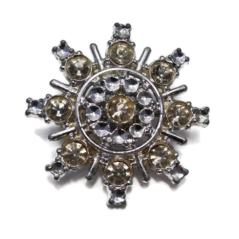 Vintage Mid-Century Silber Ton Und Klare Strass Schneeflocke. Strahlendes Design Brosche. Winterzeit Vintage Mid-Century Silber Ton Und Klare Strass Schneeflocke. Strahlendes Design Brosche. Winterzeit von ADreamersCarnival