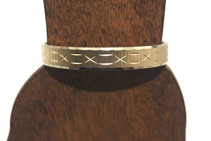 Vintage Monet Texturierte Gold Ton Diamantschliff 18, 5 cm Armreif. Markenzeichen von ADreamersCarnival