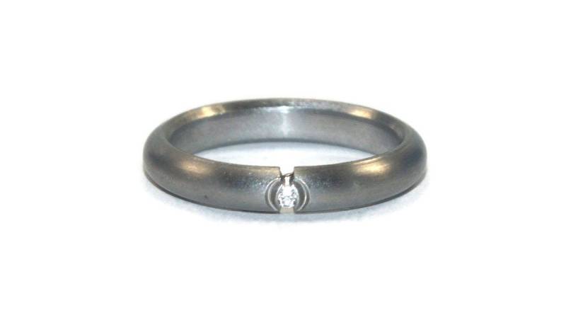 Vintage Silber Ton Mit Single Cubic Zirkonia Größe 5 1/4 Ring Band von ADreamersCarnival