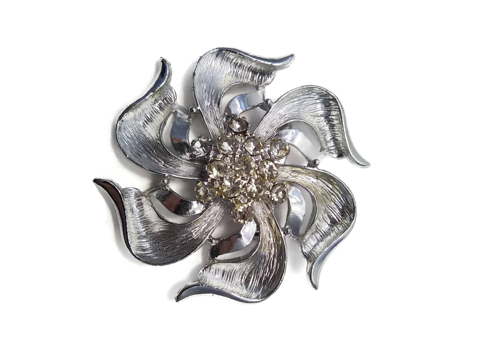Vintage Silber Ton Und Klare Strass Blumen Brosche. Florale Windrad Strahlende Juwelenbesetzt Glänzend von ADreamersCarnival