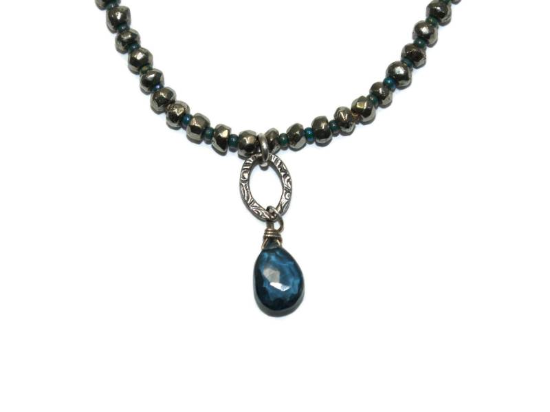 Vintage Sterling Silber Und Schillernde Perlen Halskette Mit Stationärer Teardrop Aquamarin Anhänger. Punziert 925 von ADreamersCarnival